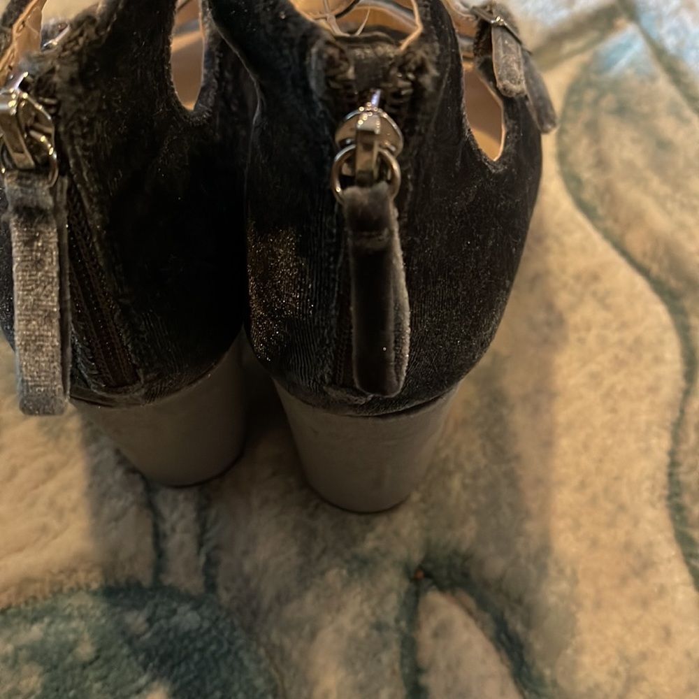 Shoes - Picture 2 of 5